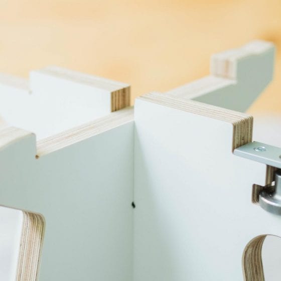 Eine Detailaufnahme des Hockers "spaceFox" ohne Sitzplatte