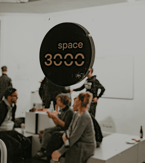 space3000 Logo an einer Tür